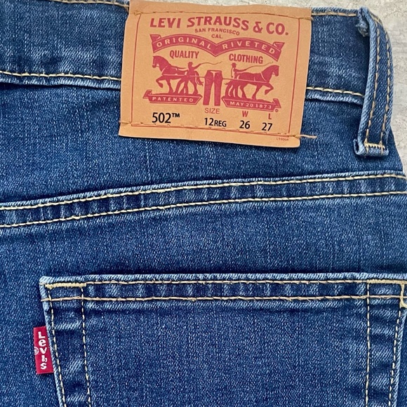 Levi’s 502™ Regular Taper Medium Wash Boys Jeans - Picture 5 of 5